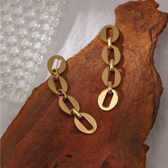 NEW 18K Gold-Plated Long Oval Chain Earrings - Picture 6 of 10